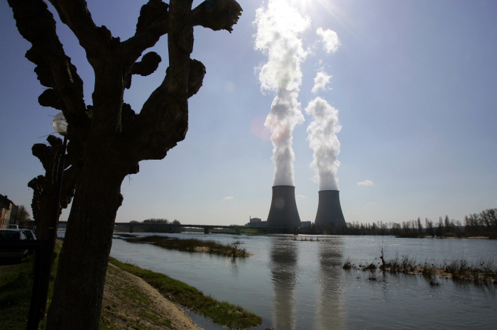 유럽에서 프랑스와 영국 주도로 원자력 발전소를 이용하려는 움직임이 활발해지고 있다. 사진은 프랑스 원자력발전소.