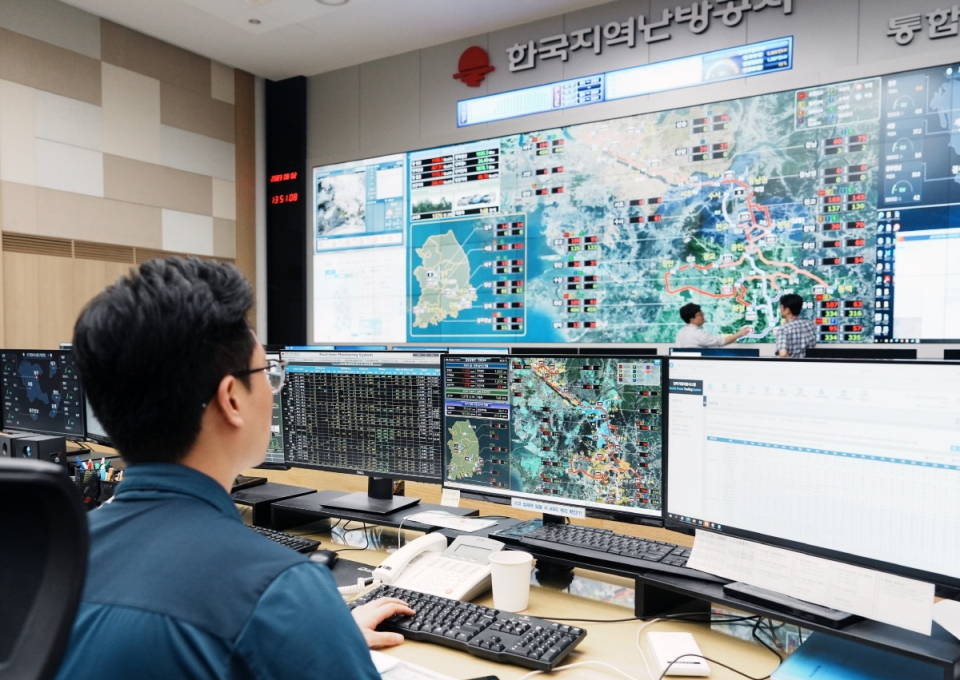 역대급 폭염에 한국지역난방공사가 집단에너지사업을 통한 안정적인 전력 및 지역냉방공급에 나섰다.