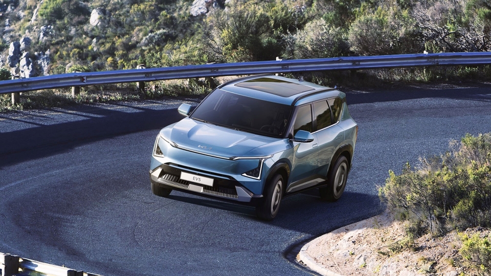 기아가 ‘2023 청두 국제 모터쇼’에서 준중형 전동화 SUV 모델인 ‘The Kia EV5(더 기아 이 브이 파이브, 이하 EV5)’의 디자인을 세계 최초로 공개했다.