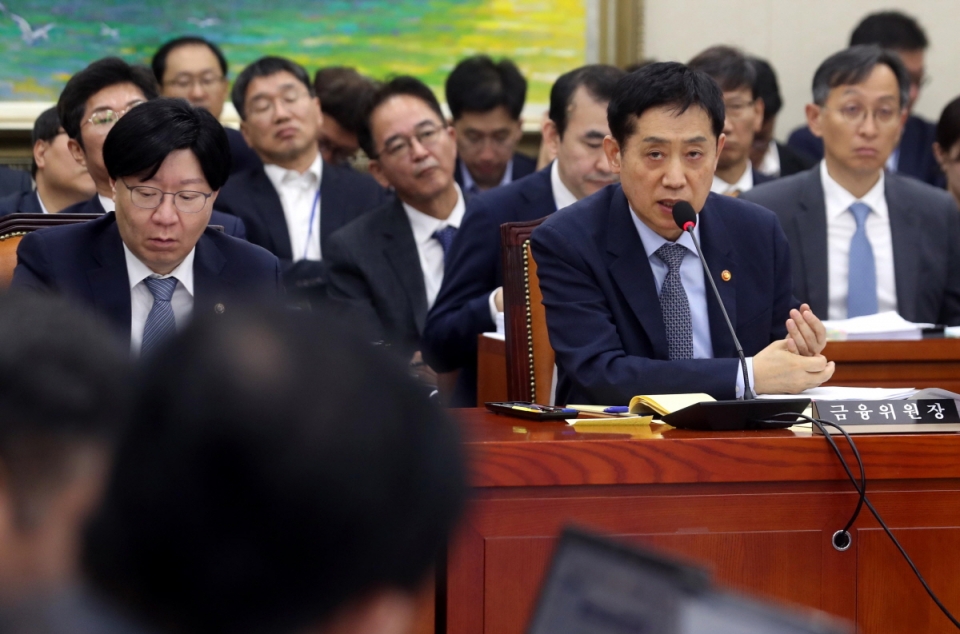 김주현 금융위원장이 지난 11일 오후 서울 여의도 국회에서 열린 정무위원회 국정감사에서 의원들의 질의에 답변하고 있다.
